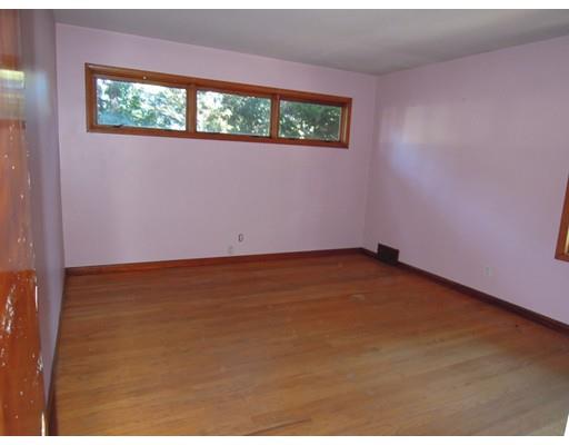 155 Lang St, Springfield, MA 01104 photo 9
