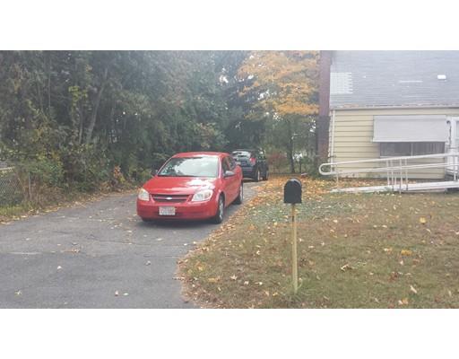 22 Grattan St, Springfield, MA 01119 photo 2