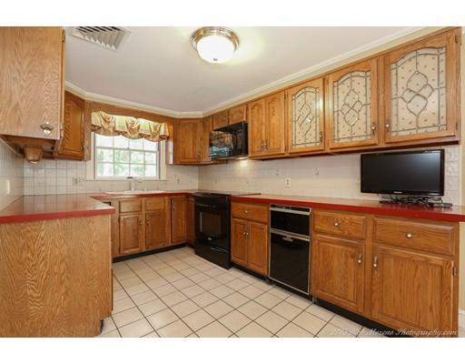 2 Harwick Rd, Wakefield, MA 01880 photo 2