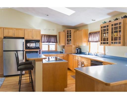 12 Donegal Cir, Danvers, MA 01923 photo 4
