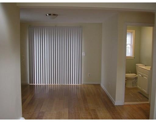25 Knight St, Worcester, MA 01605 photo 4