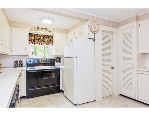 97 Gillette Ave, Springfield, MA 01118 photo 8