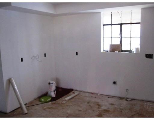 139 Osborne Ter, Springfield, MA 01104 photo 10