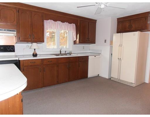 102 Bellamy Rd, Springfield, MA 01119 photo 3