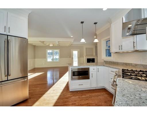 8 Cavanaugh Path, Newton, MA 02459 photo 4