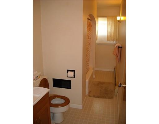 49 Hendrick St, Easthampton, MA 01027 photo 8