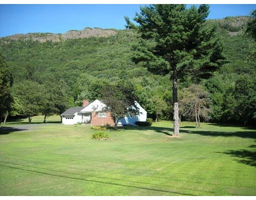49 Hendrick St, Easthampton, MA 01027 photo 4