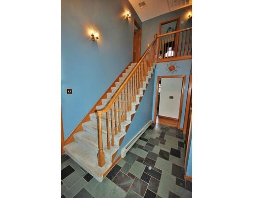 4 Crestview Dr, Mendon, MA 01756 photo 3