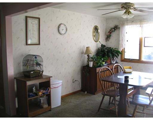 37 Reed St, Chicopee, MA 01020 photo 3