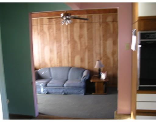 37 Reed St, Chicopee, MA 01020 photo 8