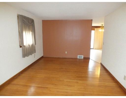 13 Wales Ct, Springfield, MA 01104 photo 3