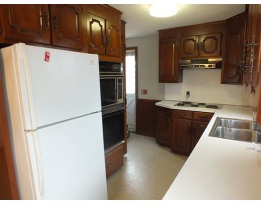 13 Wales Ct, Springfield, MA 01104 photo 5
