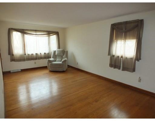 13 Wales Ct, Springfield, MA 01104 photo 2