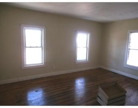 37 Stebbins St, Springfield, MA 01109 photo 2