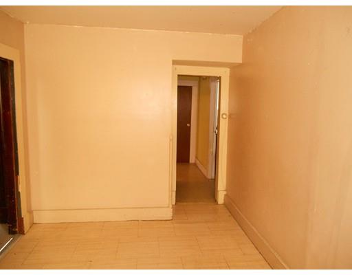58 Bancroft St, Springfield, MA 01107 photo 8