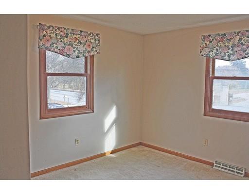 820 Parker St, Springfield, MA 01129 photo 17