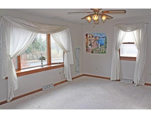 820 Parker St, Springfield, MA 01129 photo 3
