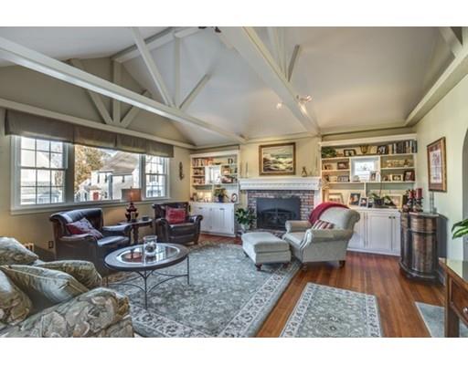 7 Marble St, Gloucester, MA 01930 photo 2