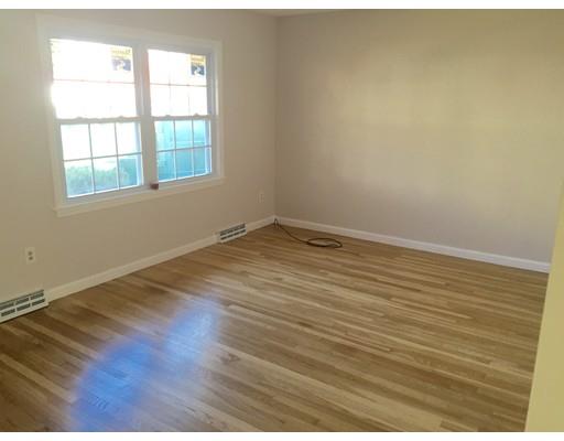 19 E Richardson St, Lowell, MA 01850 photo 4