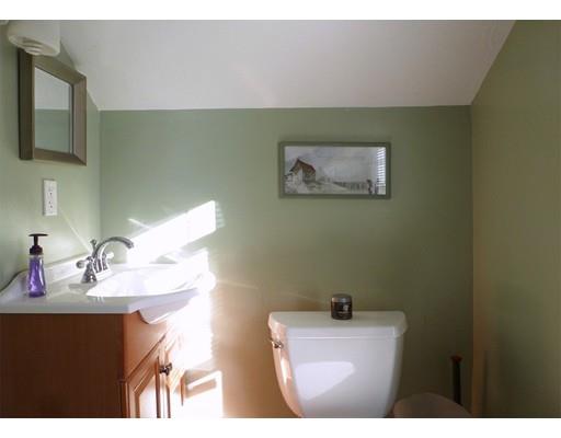 63 Lorraine St, Chicopee, MA 01013 photo 17