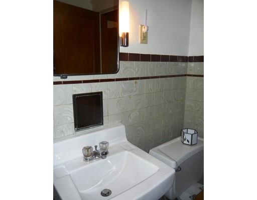 76 Roy St, Springfield, MA 01104 photo 9