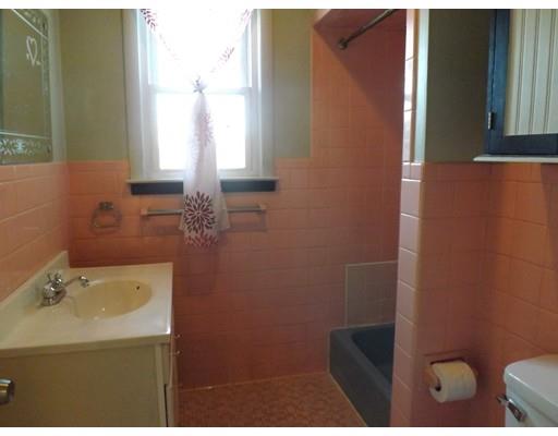 26 Dixfield Rd, Worcester, MA 01606 photo 9