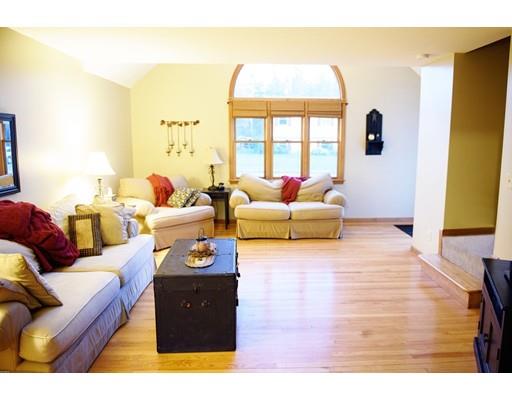 75 Fox Woods Dr, Springfield, MA 01129 photo 4