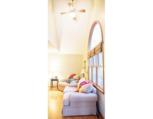 75 Fox Woods Dr, Springfield, MA 01129 photo 2