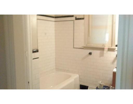 62 Burr St, Springfield, MA 01109 photo 3