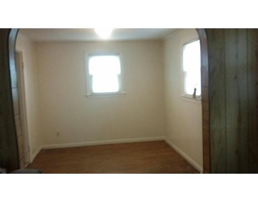 62 Burr St, Springfield, MA 01109 photo 2