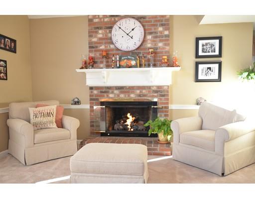 9 Jackson Cir, Franklin, MA 02038 photo 2