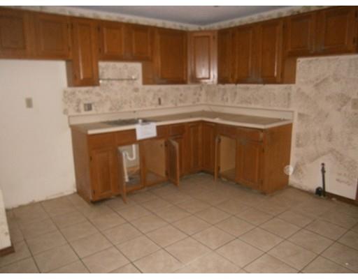 64 Joseph St, Springfield, MA 01119 photo 4