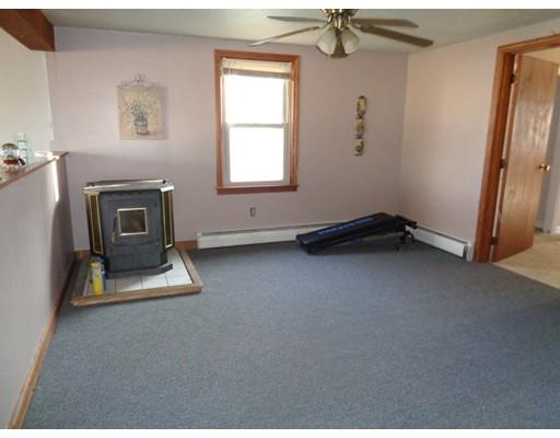 22 Ray St, Webster, MA 01570 photo 10