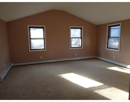 22 Ray St, Webster, MA 01570 photo 9
