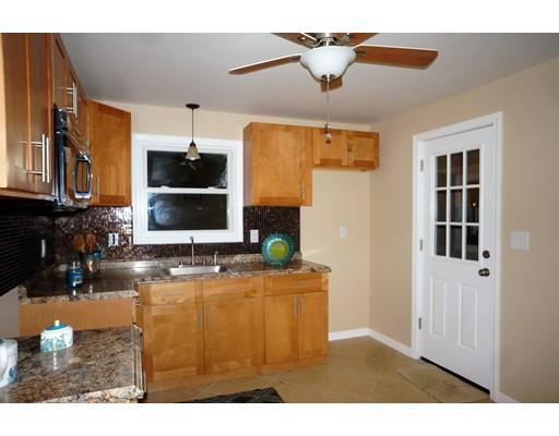219 Pheland St, Springfield, MA 01109 photo 2