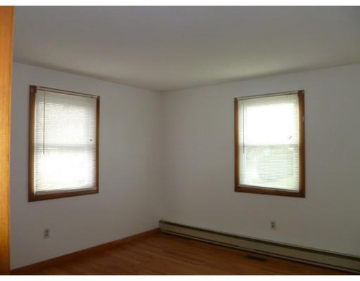 57 Albee St, Springfield, MA 01129 photo 6