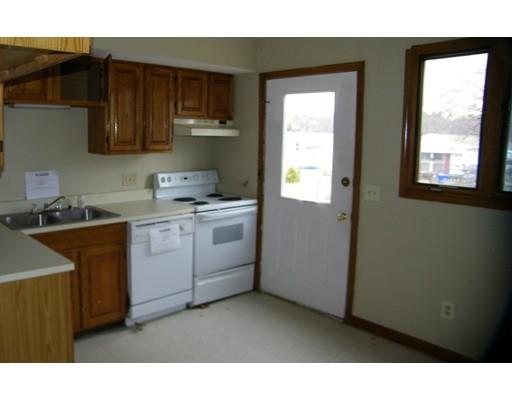 110 Lamplighter Ln #A, Springfield, MA 01119 photo 3