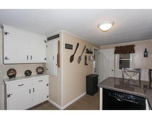 136 Kerry Dr, Springfield, MA 01118 photo 17