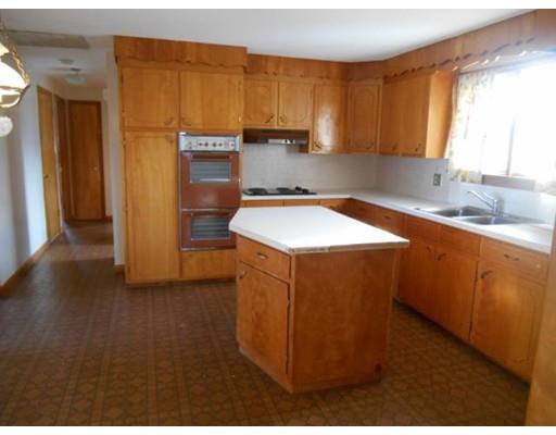 39 Wanda St, Chicopee, MA 01013 photo 4