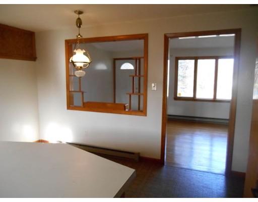 39 Wanda St, Chicopee, MA 01013 photo 5