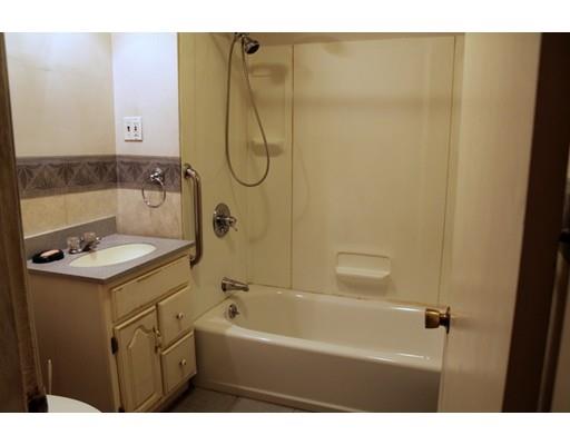 32 Saint James Cir, Springfield, MA 01104 photo 23