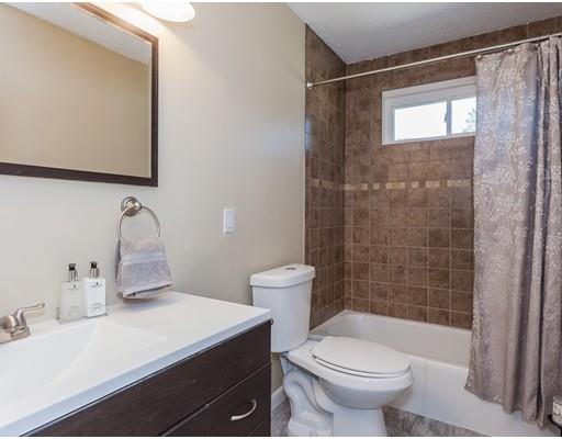 36 Ellendale Cir, Springfield, MA 01128 photo 16