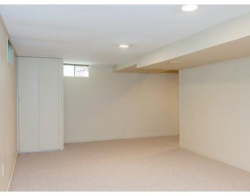 36 Ellendale Cir, Springfield, MA 01128 photo 20