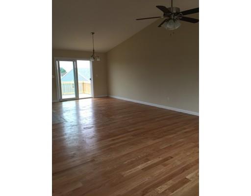 37 Clarkson St, Fall River, MA 02723 photo 4