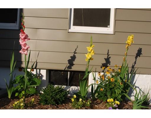 28 Everett St, Easthampton, MA 01027 photo 4