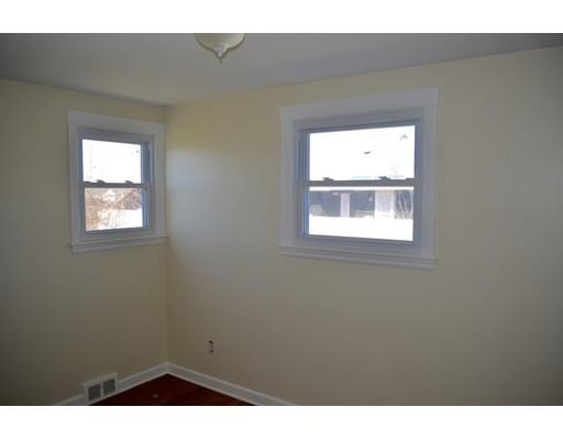 38 Judith St, Springfield, MA 01118 photo 7