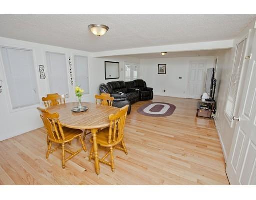 90 Parkerview St, Springfield, MA 01129 photo 2