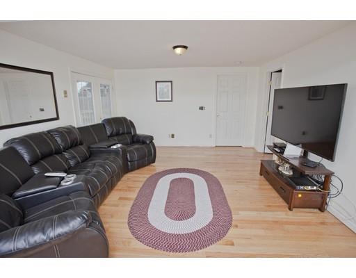 90 Parkerview St, Springfield, MA 01129 photo 3