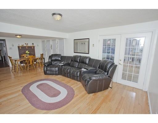 90 Parkerview St, Springfield, MA 01129 photo 4