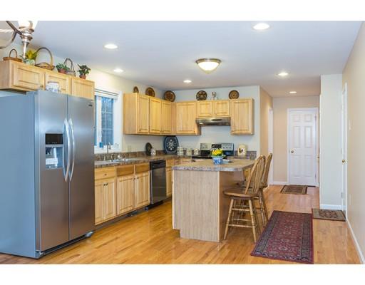92 Upton St, Springfield, MA 01104 photo 8